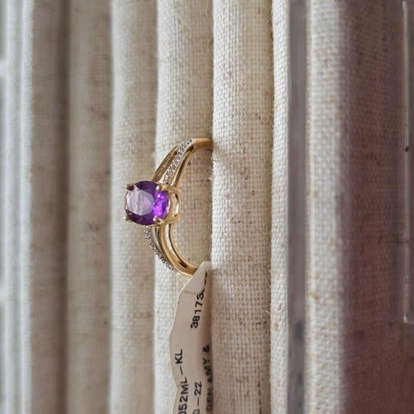 10K GOLD GENUINE AMETHYST & 1/20CTTW DIAMOND RING SIZE 7 - Picture 1 of 16